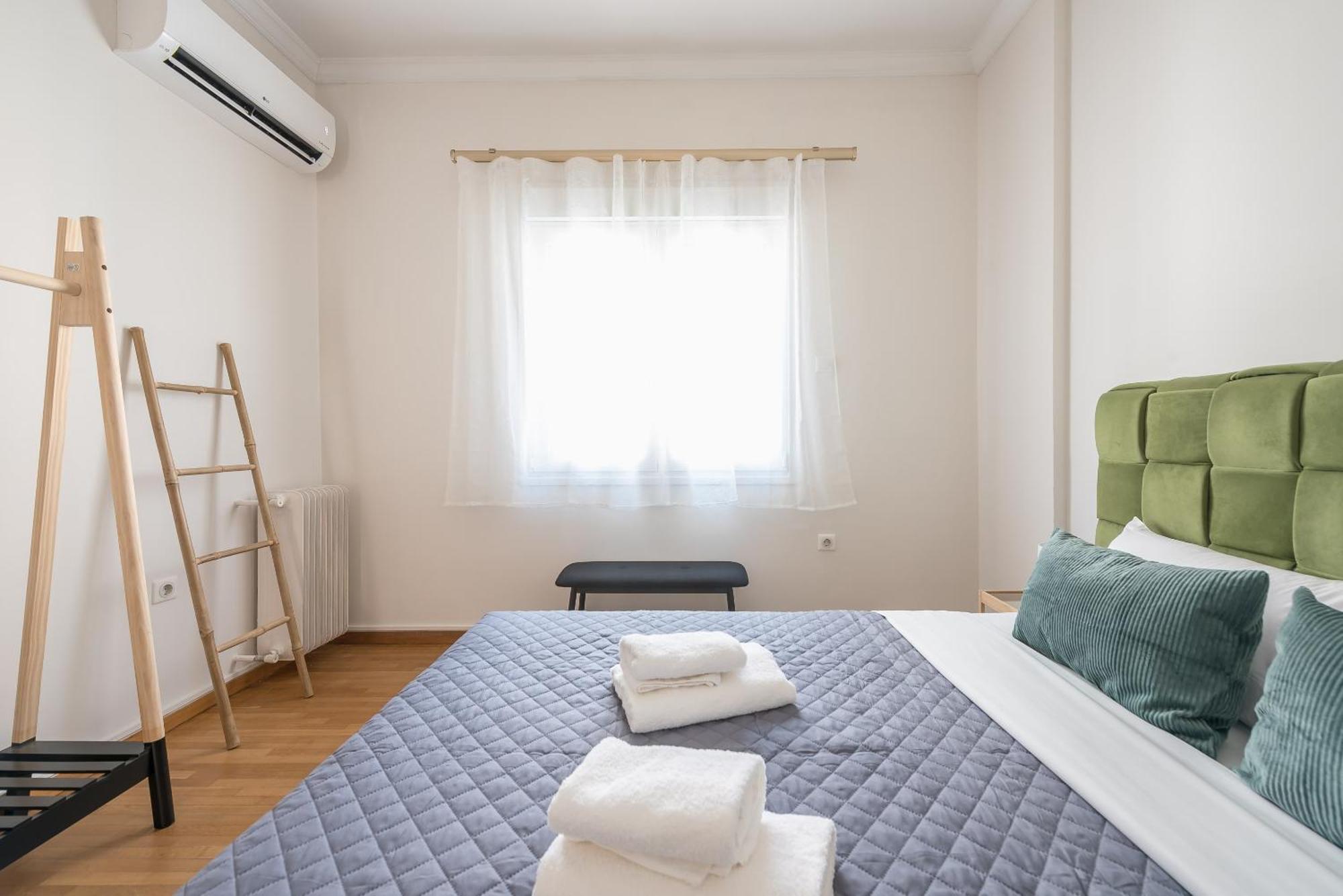 Апартаменты Stylish 2 Bd Urban Retreat Near Panormou Metro Афины Экстерьер фото