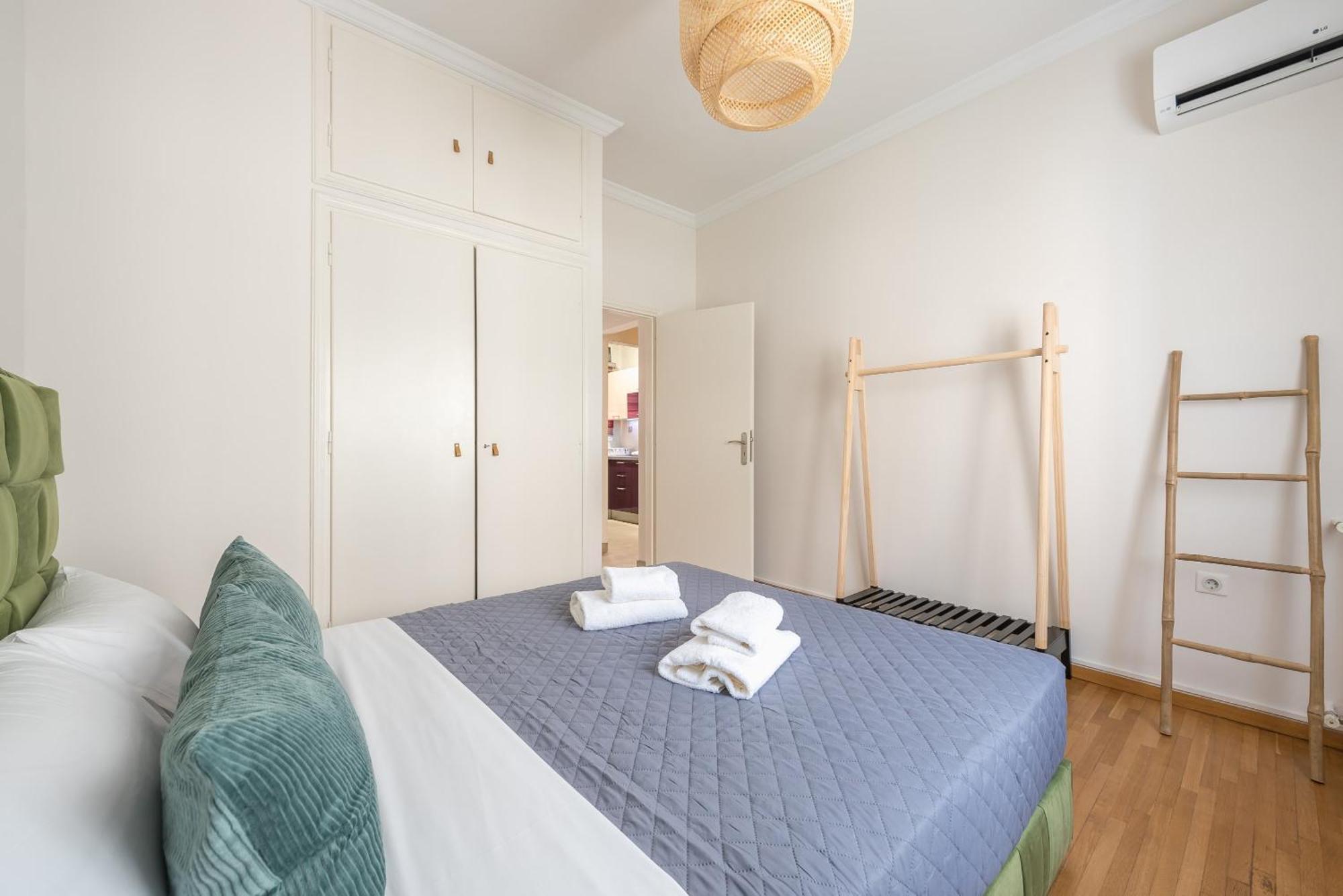 Апартаменты Stylish 2 Bd Urban Retreat Near Panormou Metro Афины Экстерьер фото