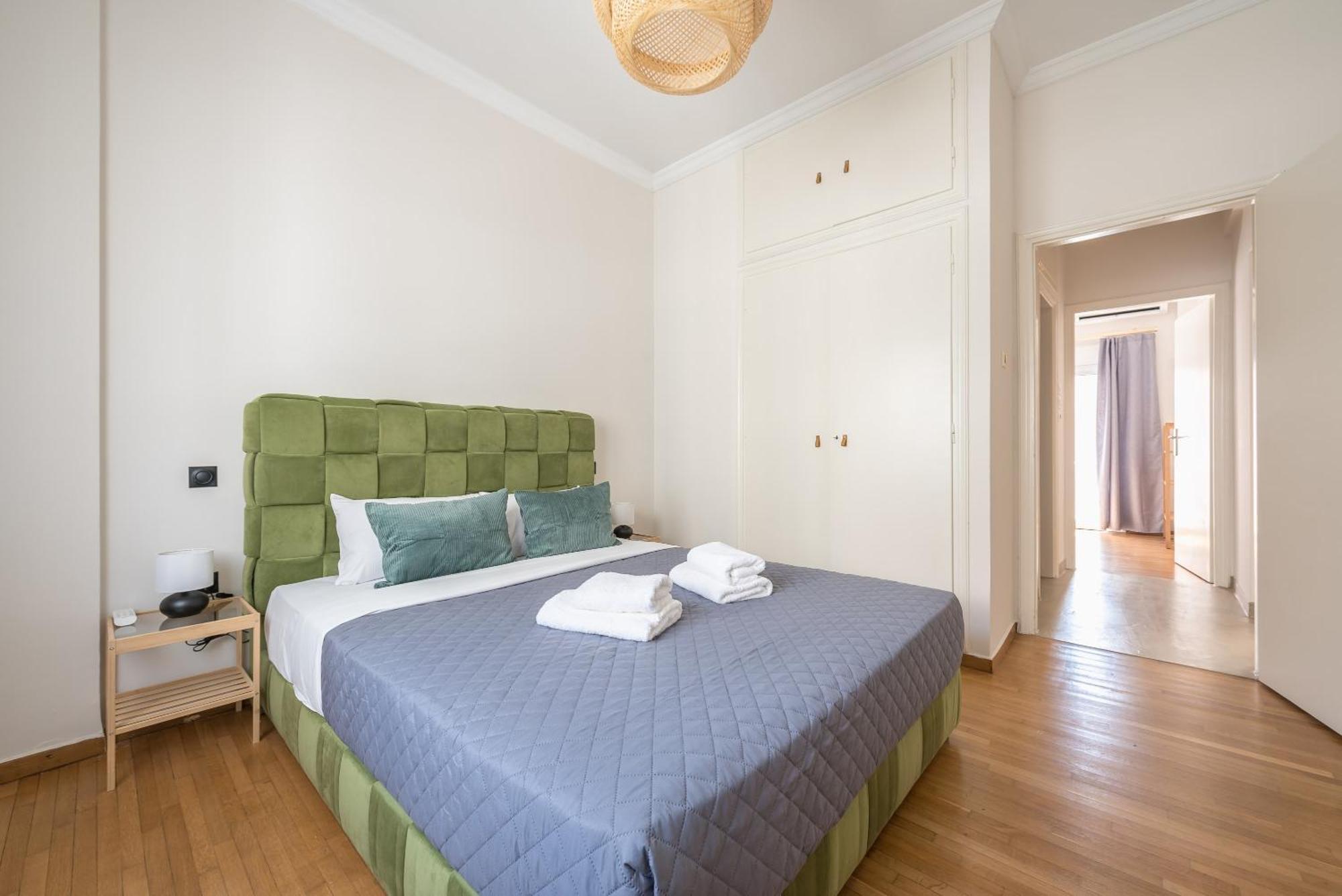 Апартаменты Stylish 2 Bd Urban Retreat Near Panormou Metro Афины Экстерьер фото